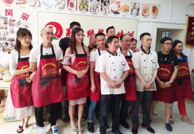 成都小郡肝串串火鍋哪里可以學習正宗底料？短期串串火鍋底料培訓