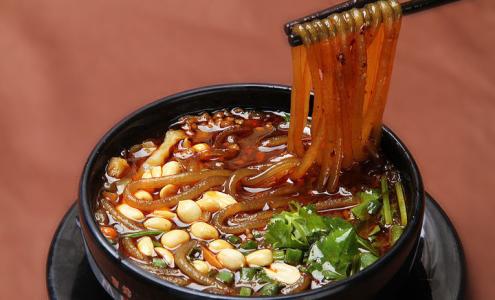 小吃店怎么打開市場呢？四川小吃培訓(xùn)學(xué)校提議