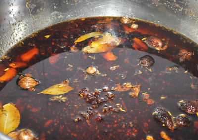 很多火鍋店使用老油，教你自己在家做火鍋味道不比外面的差！