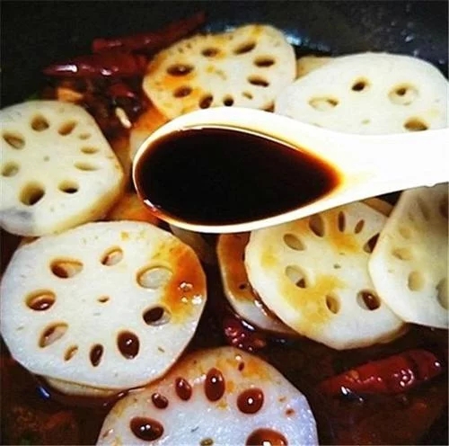 麻辣藕片，四川人的必備小吃，吃了根本停不下來(lái)