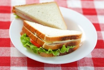 自制三明治，做法簡單的營養(yǎng)早餐，早上你想來一份嗎