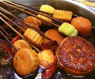 火鍋串串香月餅，別有一番驚異滋味，值得嘗試