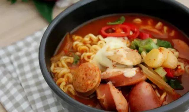 秋天到了，學(xué)學(xué)這5款火鍋湯底的做法吧！