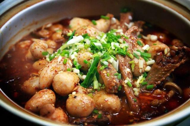 燒制芋兒雞的秘訣，方法確實不一般