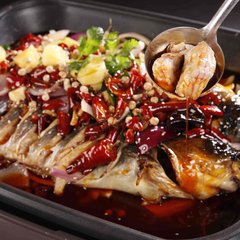 烤魚時(shí)，萬(wàn)萬(wàn)不可直接刷油烤！多加這1步，美味極了，還去腥