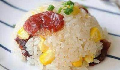 冬天不想早早起床準(zhǔn)備早餐的話(huà)就不妨來(lái)試一下這一鍋糯米飯吧