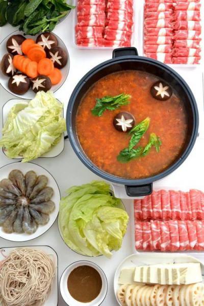 冬天吃火鍋開(kāi)胃不上火，紅湯看著就暖和，我教你炒濃湯，不上火！