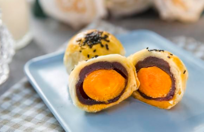 面點培訓(xùn)哪里好:在家做蛋黃酥，想吃隨時做，省錢又省力