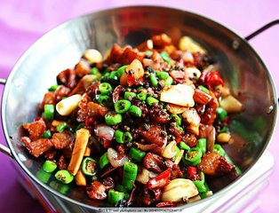 辣子雞最正宗的做法，外酥里嫩，麻辣爽口超過(guò)癮