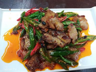 成都哪有短期川菜廚師培訓(xùn)班？秘制紅油與高湯制作工藝