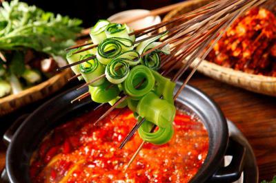 四川串串香技術(shù)培訓(xùn)機(jī)構(gòu)哪里專業(yè)？學(xué)員自身反復(fù)操作