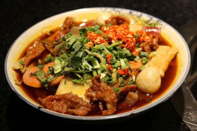 盤盤干拌麻辣燙技術(shù)做法哪里靠譜？高湯底料技巧培訓(xùn)