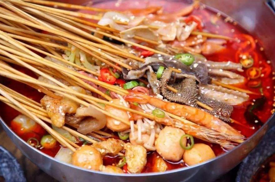 培訓(xùn)成都串串學(xué)校大概多少錢？成都串串香培訓(xùn)學(xué)校