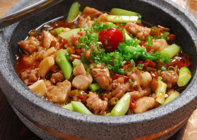 火鍋兔技能訓(xùn)練哪里好？底料炒制和湯料調(diào)制