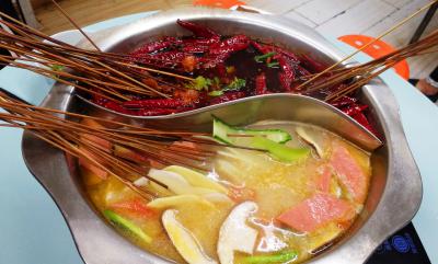 哪里可以學(xué)串串香技術(shù)培訓(xùn)？重視實踐整套操作步驟