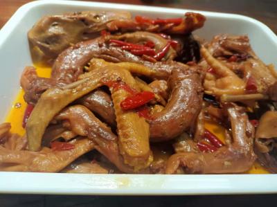  絕味鹵菜技術(shù)培訓(xùn)班哪里好？培訓(xùn)理論和實踐結(jié)合