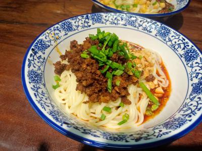 四川擔(dān)擔(dān)面食培訓(xùn)學(xué)校哪家比較好？學(xué)習(xí)正宗擔(dān)擔(dān)面食做法