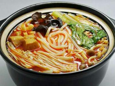 過(guò)橋米線(xiàn)技術(shù)培訓(xùn)去哪學(xué)？過(guò)橋米線(xiàn)技術(shù)培訓(xùn)