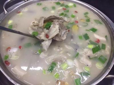 正宗羊肉湯技術(shù)培訓(xùn)哪里找？飄味緣餐飲培訓(xùn)學(xué)校是您的理想之選