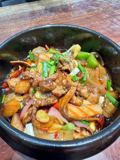 重慶雞公煲技術(shù)培訓(xùn)哪里正宗？飄味緣餐飲培訓(xùn)學(xué)校為您揭秘