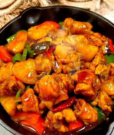 黃燜雞米飯技術(shù)培訓(xùn)多少錢(qián)？飄味緣為您揭秘透明收費(fèi)與超值價(jià)值！