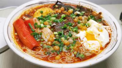 綿陽(yáng)米粉技術(shù)培訓(xùn)班哪家學(xué)校好？飄味緣餐飲培訓(xùn)學(xué)校值得選擇嗎？