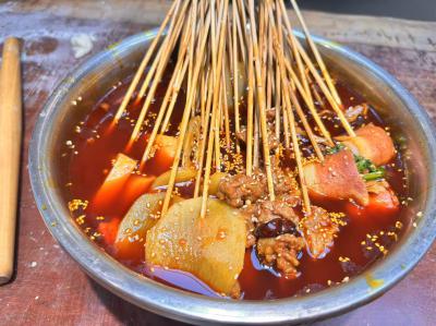 冷鍋串串技術(shù)培訓(xùn)班怎么樣？飄味緣小吃培訓(xùn)學(xué)校深度解析