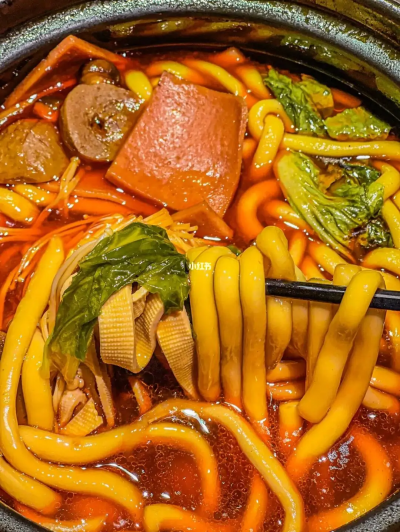 學(xué)砂鍋粉培訓(xùn)費(fèi)用要多少錢(qián)？飄味緣小吃培訓(xùn)班詳解