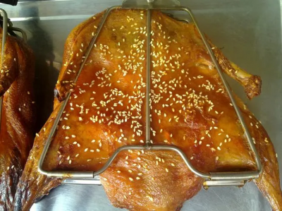 手撕烤鴨技術(shù)培訓(xùn)班在哪里？飄味緣小吃培訓(xùn)學(xué)校專業(yè)解答